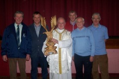 Annual-mass-2007-Monsignor-OCallaghan-appreciation-gift-4